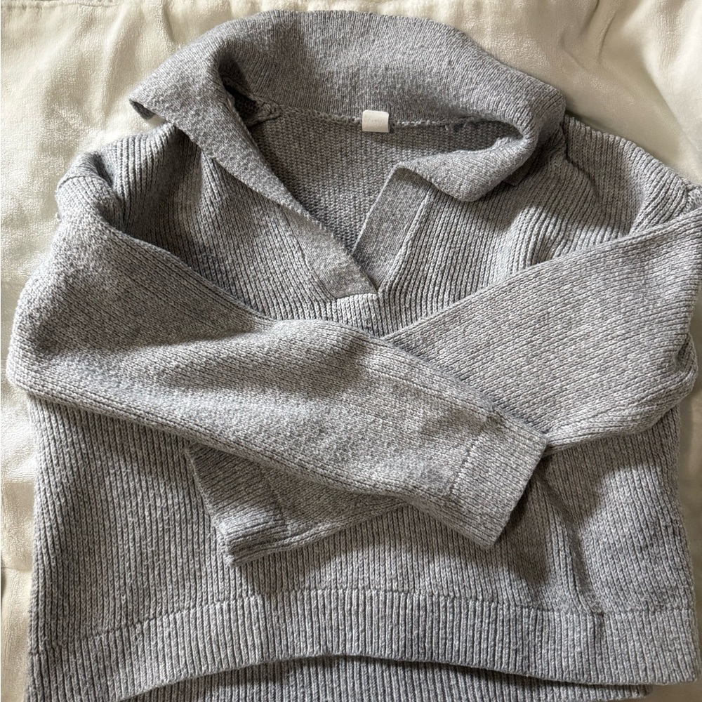 Gilly Hicks V-Neck Pullover Sweater